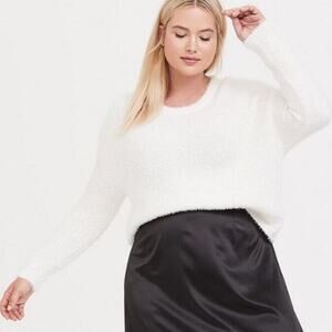 Torrid Sweater Womens 1XL White Fuzzy Eyelash Crop Pullover Drop Shoulder Soft